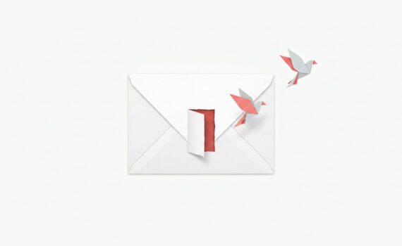 Ilustración de un sobre con una pequeña puerta abierta por la que sale volando un pájaro de papel, metáfora de la baja en un clic